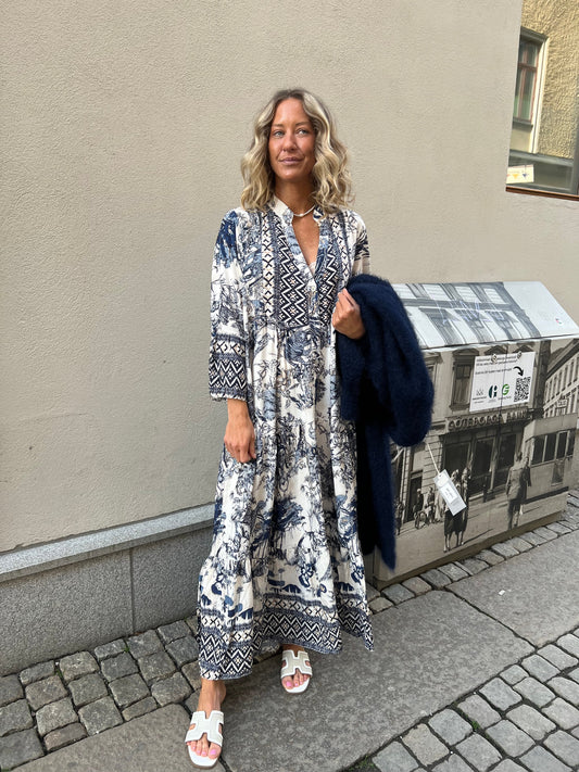 Hanna Dress navy leverans 7 dagar